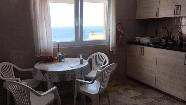 Dining room - Room-room in Stunning Apartment With sea (Fisterra)