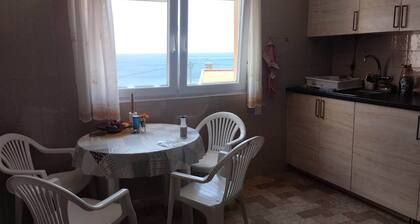 Room-room in Stunning Apartment With sea