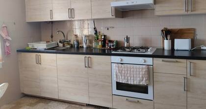 Room-room in Stunning Apartment With sea