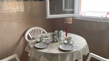 Shared Dormitory, 1 Bedroom | Dining room