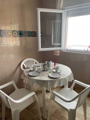 Shared Dormitory, 1 Bedroom | Dining room