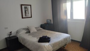 Shared Dormitory, 1 Bedroom | 1 bedroom - Room-room in Stunning Apartment With sea (Fisterra)