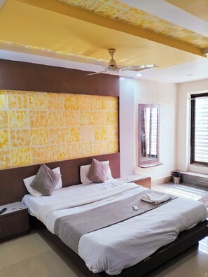 Deluxe Room | Free WiFi - HOTEL BALAJI (Ahmedabad)
