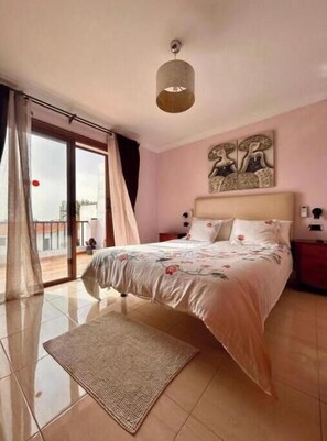 2 bedrooms, iron/ironing board, WiFi, bed sheets - Apartment with Terrace in Playa de las Americas - Swimming Pool and Ideal Location (Arona)