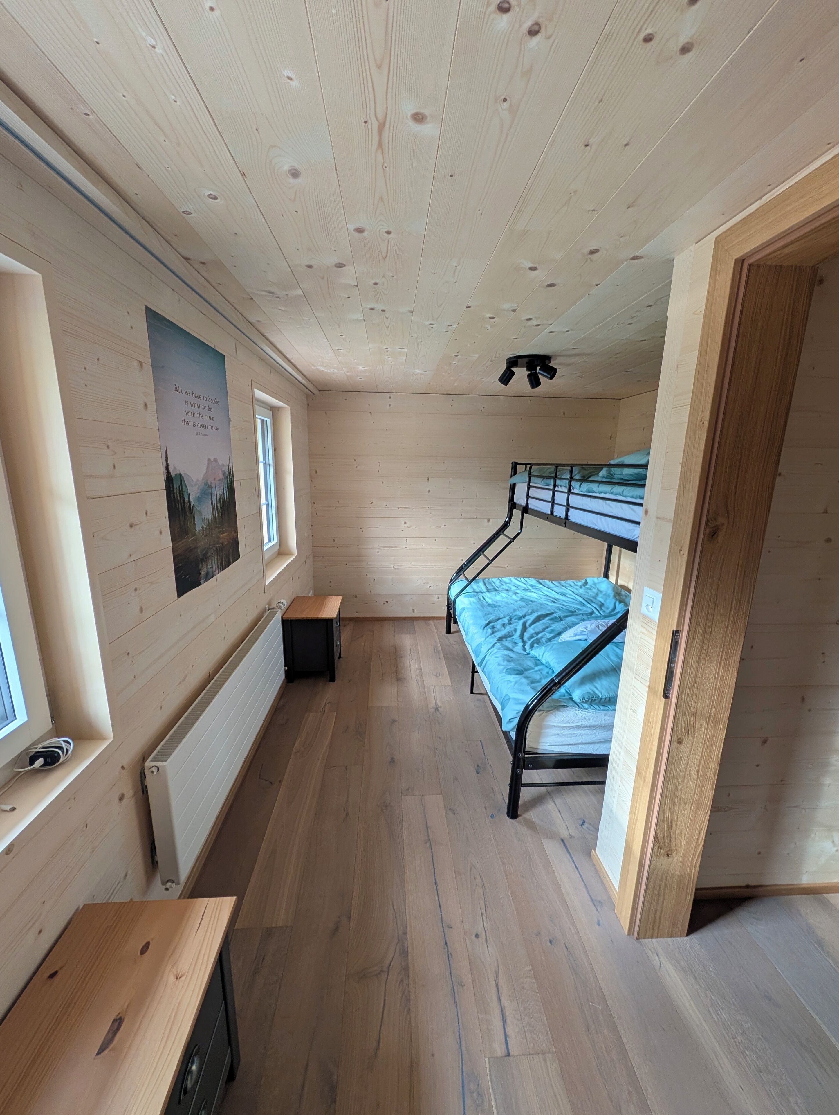 4 bedrooms, desk, iron/ironing board, WiFi (free)