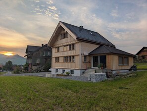 المنشأة من الخارج