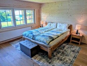 مكتب ومكواة/لوح كي وواي فاي مجانًا وملاءات أسرّة