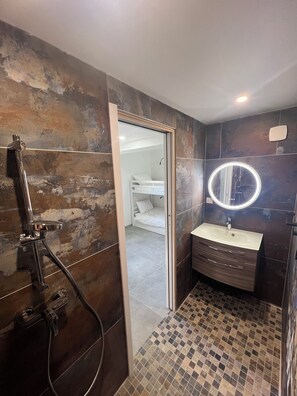 Shower, hair dryer, towels, toilet paper - New house with swimming pool Charleval en Provence - Near Luberon (Charleval)