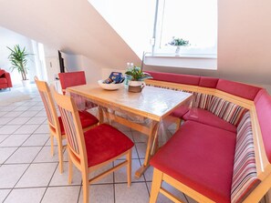 Dining - Apartment Burghausen, 2 bedrooms and balcony (Unterneukirchen)