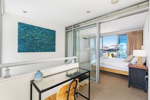 2 bedrooms, desk, iron/ironing board, WiFi - North Point Vista - Freo Port Views (North Fremantle)