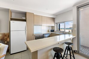 Fridge, microwave, oven, stovetop - North Point Vista - Freo Port Views (North Fremantle)