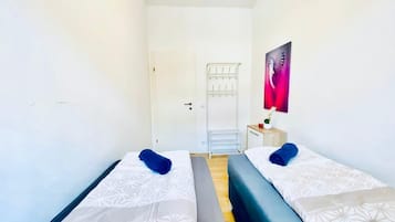 Basic Apartment | Iron/ironing board