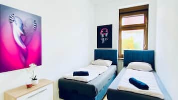 Basic Apartment | Iron/ironing board