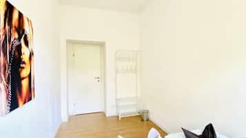 Basic Apartment | Iron/ironing board