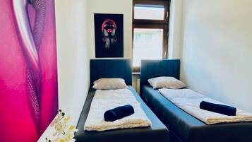 Basic Apartment | Iron/ironing board