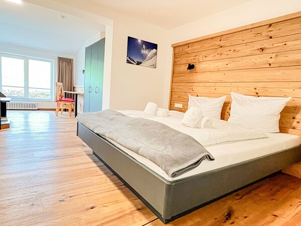 Superior Double Room, 1 Queen Bed with Sofa bed, Garden View, Garden Area | Desk, laptop workspace, soundproofing, free WiFi - Hotel Bergstätter Hof (Immenstadt im Allgaeu)