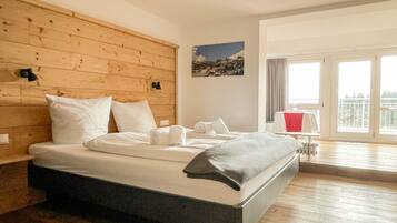 Panoramic Double Room, 1 Katil Ratu (Queen) dengan Katil Sofa, Mountain View | Meja, ruang kerja komputer riba, kalis bunyi, Wi-fi percuma