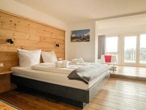 Panoramic Double Room, 1 Queen Bed with Sofa bed, Mountain View | Desk, laptop workspace, soundproofing, free WiFi - Hotel Bergstätter Hof (Immenstadt im Allgaeu)