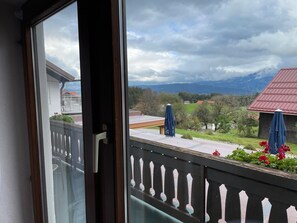 Classic-Einzelzimmer, Balkon, Bergblick | Laptopgeeigneter Arbeitsplatz, schallisolierte Zimmer, kostenloses WLAN