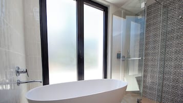 Deluxe Studio Suite | Bathroom | Shower, hair dryer, slippers, towels