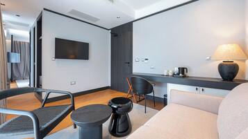 Junior Studio Suite | Frette Italian sheets, premium bedding, Select Comfort beds, minibar