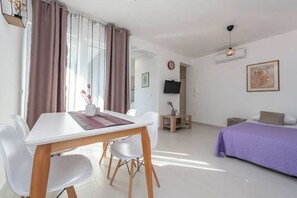 Iron/ironing board, WiFi, bed sheets - Villa Isola apartments 2 (Novalja)