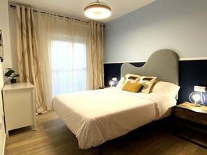Desk, iron/ironing board, travel cot, free WiFi - Private Chill-out | NETFLIX| 8min Beach | Family (Vera)