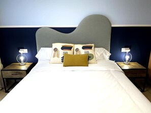 A bed with a grey headboard, white bedding, and two bedside tables with lamps. - Private Chill-out | NETFLIX| 8min Beach | Family (Vera)