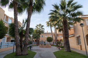 Property grounds - Private Chill-out | NETFLIX| 8min Beach | Family (Vera)
