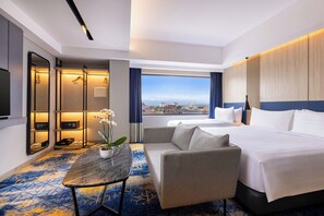 Family Room | In-room safe, desk, bed sheets - Aston Malang Hotel & Conference Center (Malang)