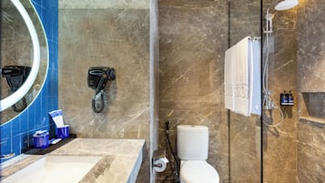 Ducha, artículos de higiene personal gratuitos y secador de pelo