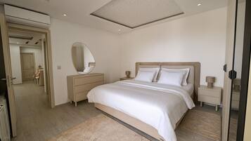 Värdeförvaringsskåp på rummet, strykjärn/strykbräda och resesäng