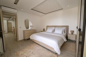 In-room safe, iron/ironing board, travel crib, free WiFi - Luxury 2-Bedroom Apartment in Menzah 9C, Close to the Airport (Tunis)