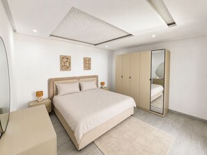 2 bedrooms, in-room safe, iron/ironing board, travel cot - Luxury 2-Bedroom Apartment in Menzah 9C, Close to the Airport (Tunis)