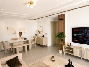 Interior - Luxury 2-Bedroom Apartment in Menzah 9C, Close to the Airport (Tunis)