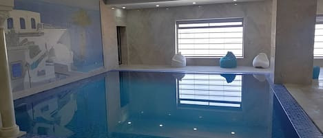 室內泳池