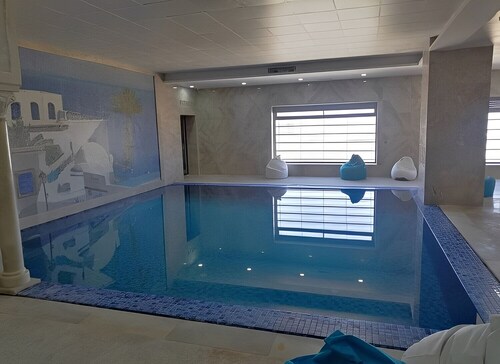 Luxury 2-Bedroom Apartment in Menzah 9C, Close to the Airport