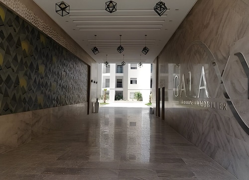 Luxury 2-Bedroom Apartment in Menzah 9C, Close to the Airport