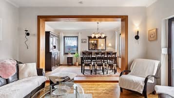 Télévision, cheminée