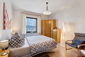 Desk, iron/ironing board, WiFi, bed sheets - Holiday Home 'Ferienhaus Olbernhau' with Private Terrace, Private Garden and Wi-Fi (Olbernhau)