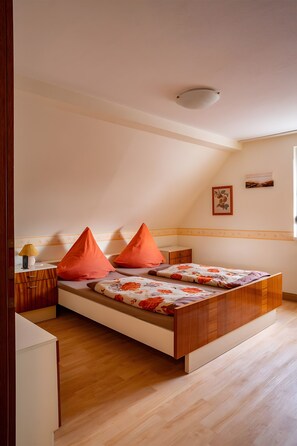 Room - Holiday Home 'Ferienhaus Olbernhau' with Private Terrace, Private Garden and Wi-Fi (Olbernhau)