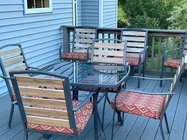 Outdoor dining - Country Echoes of the Finger Lakes (Canandaigua)