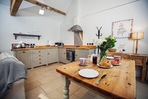 Kühlschrank, Mikrowelle, Ofen, Geschirrspüler