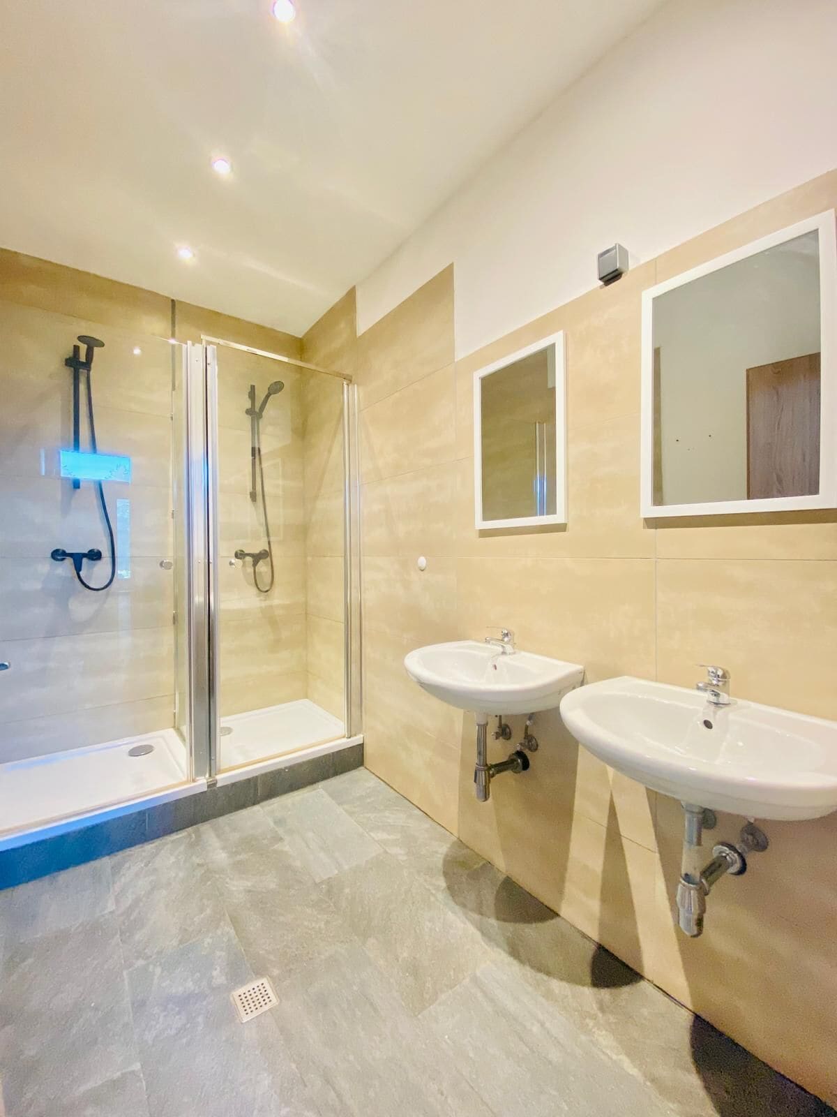 Basic Apartment | Bathroom | Shower, free toiletries, towels, soap