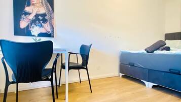 Basic Apartment | Iron/ironing board