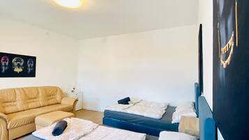 Basic Apartment | Iron/ironing board