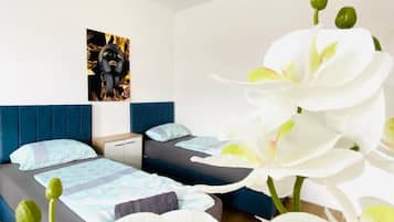 Basic Apartment | Iron/ironing board