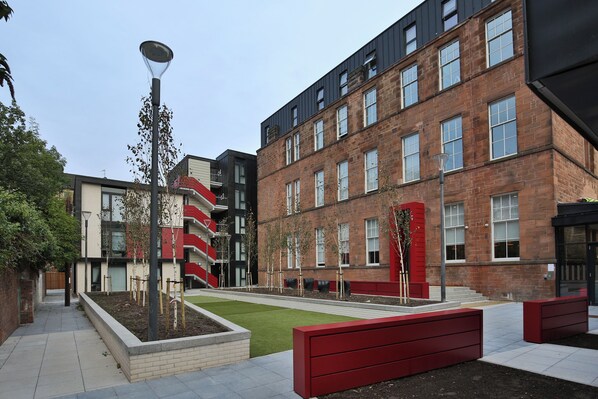 المنشأة من الخارج