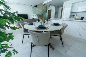 Deluxe Townhome, Balcony | Dining room