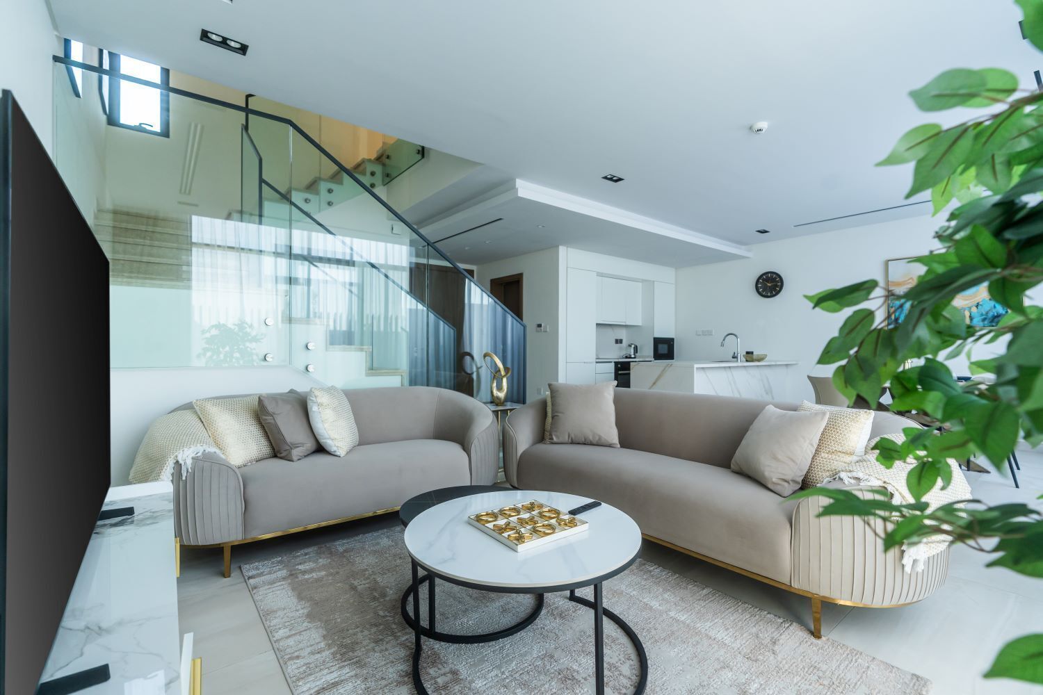 Deluxe Townhome, Balcony | Living area | 55-inch Smart TV with digital channels, Netflix, streaming services